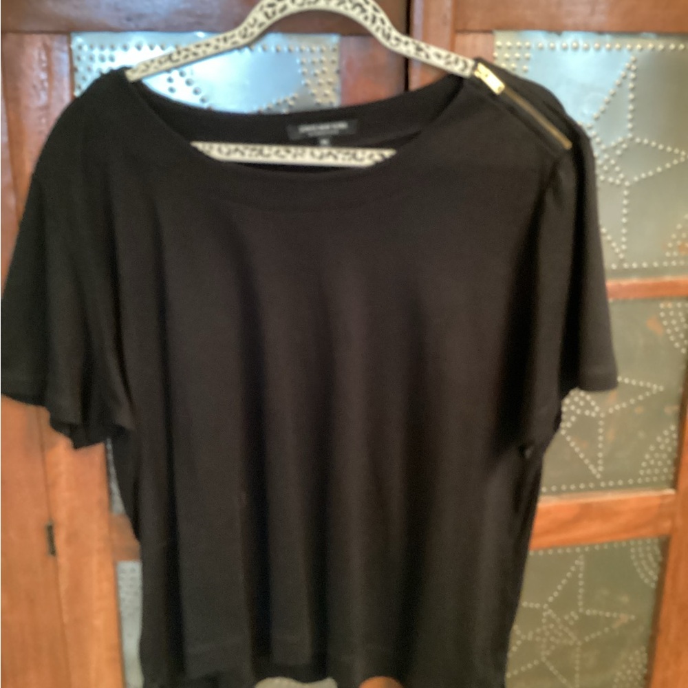 Black Jones New York top